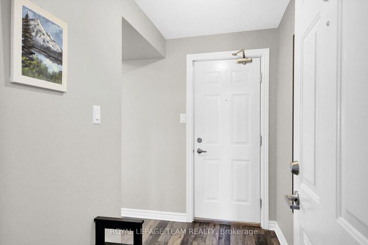 Property Photo: 46 Barnstone Drive 5 ON K2G 4R6