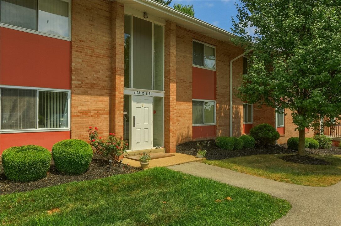Property Photo: 65 Darlington Rd B30 PA 15010