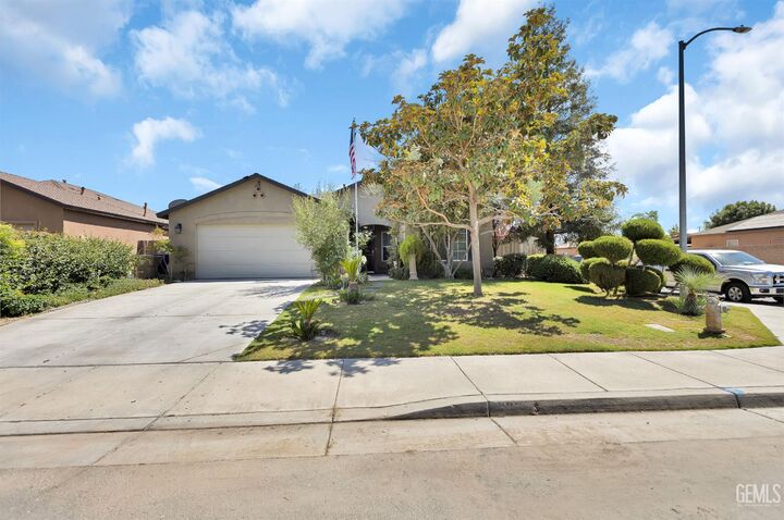 303 Derbyshire Drive  Bakersfield CA 93307 photo