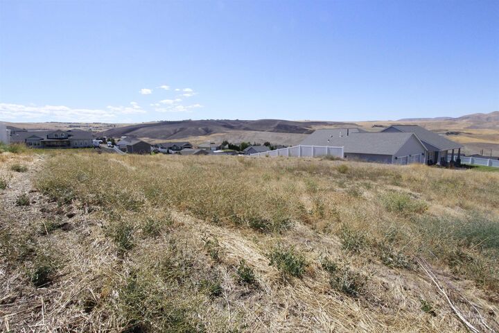 Property Photo: 2230 Deer Pointe Dr. WA 99403