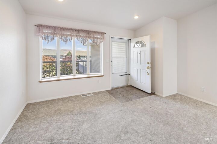 Property Photo: 918 Tamarack Dr ID 83501