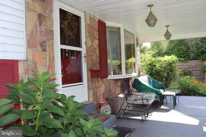 Property Photo: 4 Arthurs Court PA 19462