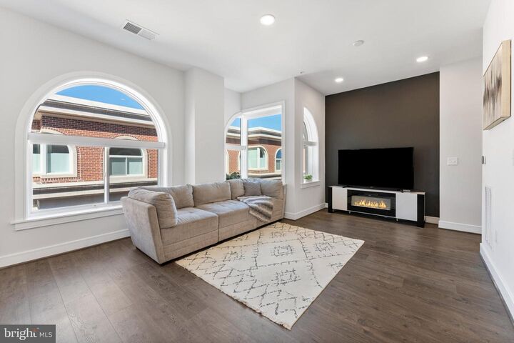 Property Photo:  635 Slaters Lane 405  VA 22314 