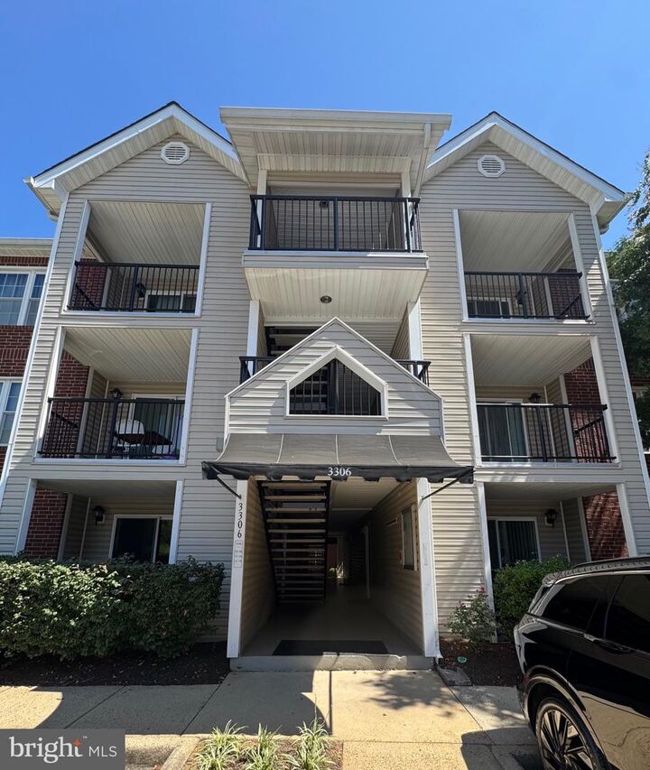 3306 Wyndham Circle 326  Alexandria VA 22302 photo