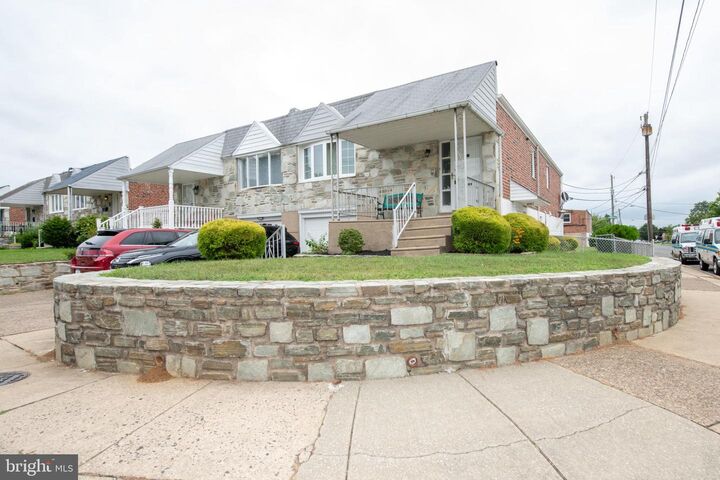 9729 Hoff Street  Philadelphia PA 19115 photo