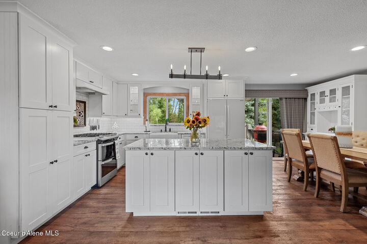 Property Photo:  9636 N Idaho Rd  ID 83854 