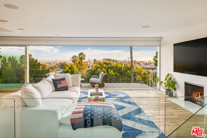 Property Photo:  7924 Hillside Ave  CA 90046 