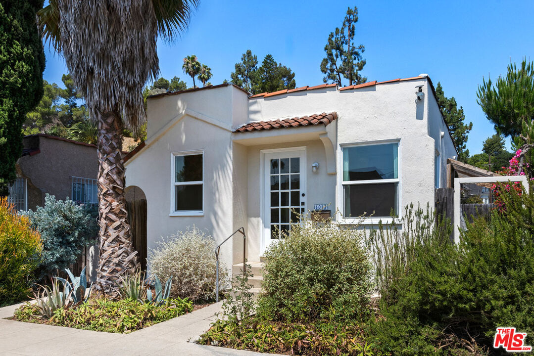 Property Photo:  4015 Shelburn Ct  CA 90065 