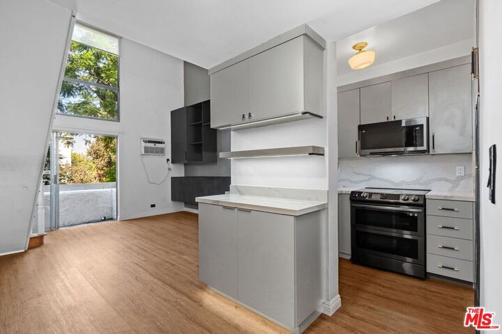 Property Photo: 1440 Veteran Ave CA 90024