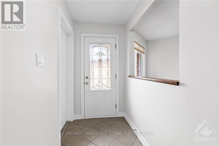 Property Photo: 7 Robarts Crescent ON K2L 3Z6