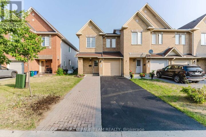 11 Villandry Street  Ottawa ON K2G 6X7 photo
