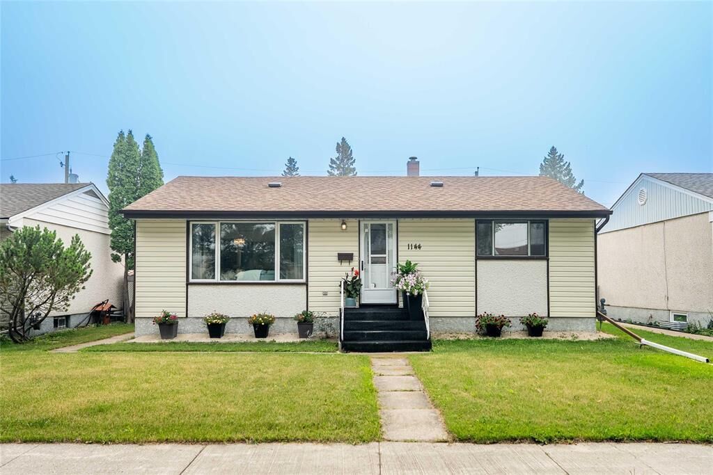 Property Photo:  1144 Lansdowne Avenue  MB R2X 1S4 