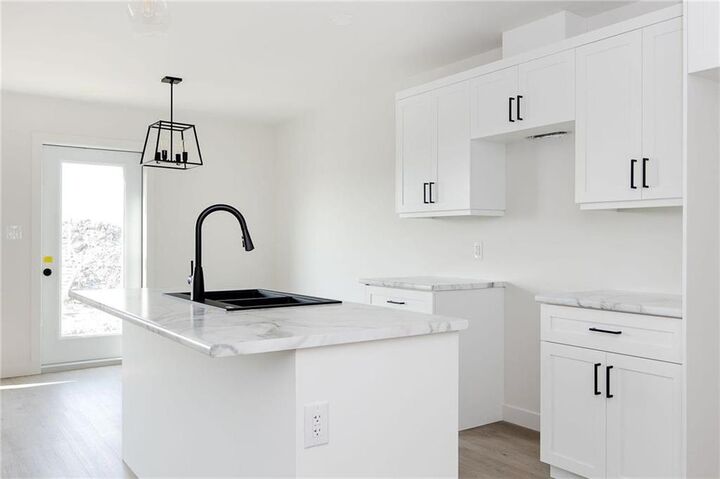 Property Photo:  61 Kootenay Way  MB R5G 2Y1 