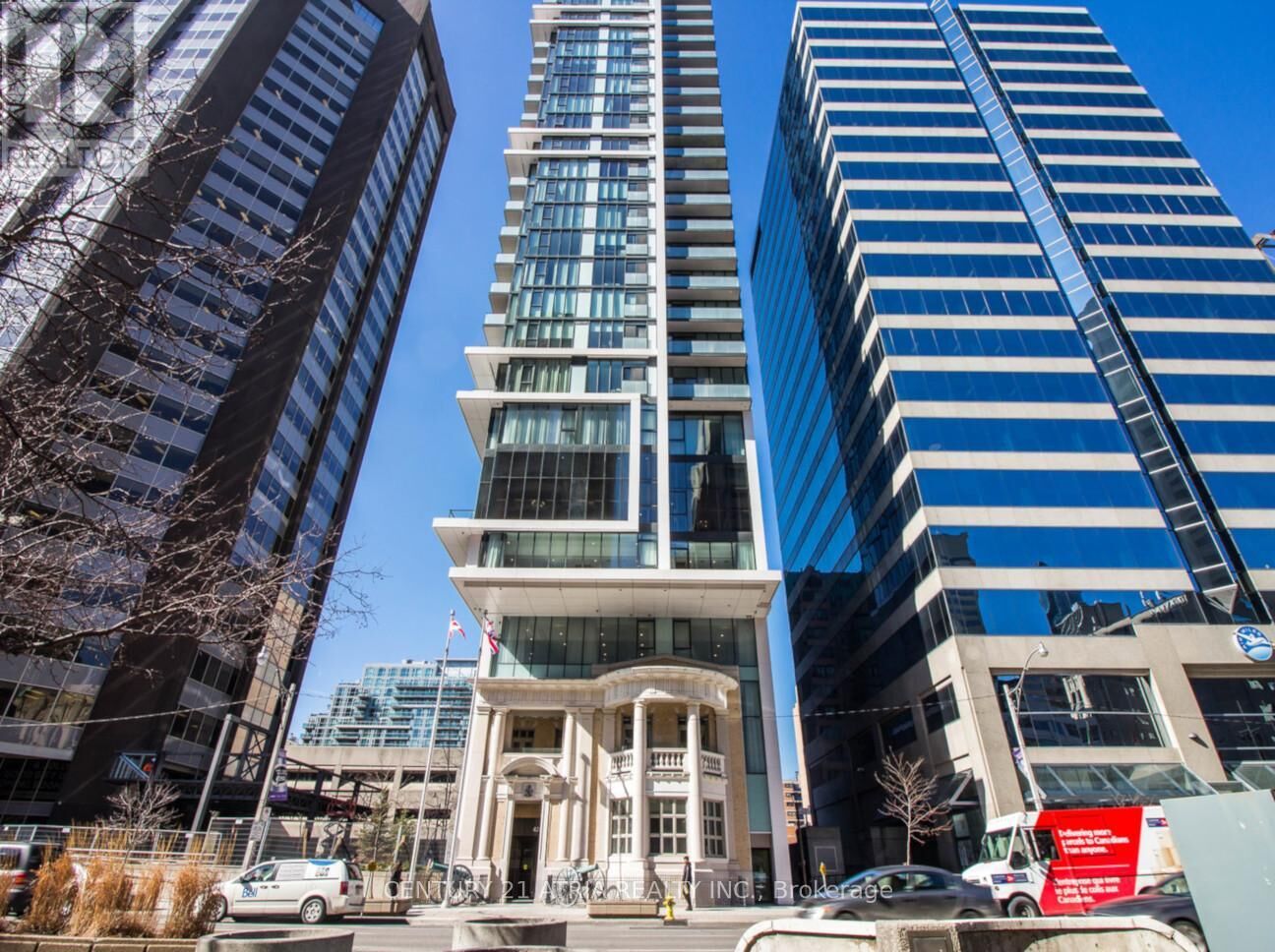 Property Photo:  426 University Avenue 1807  ON M5G 1S9 