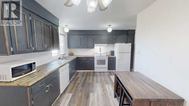 Photo de la propriété:  6365 Marigold Avenue  BC V1J 8B6 