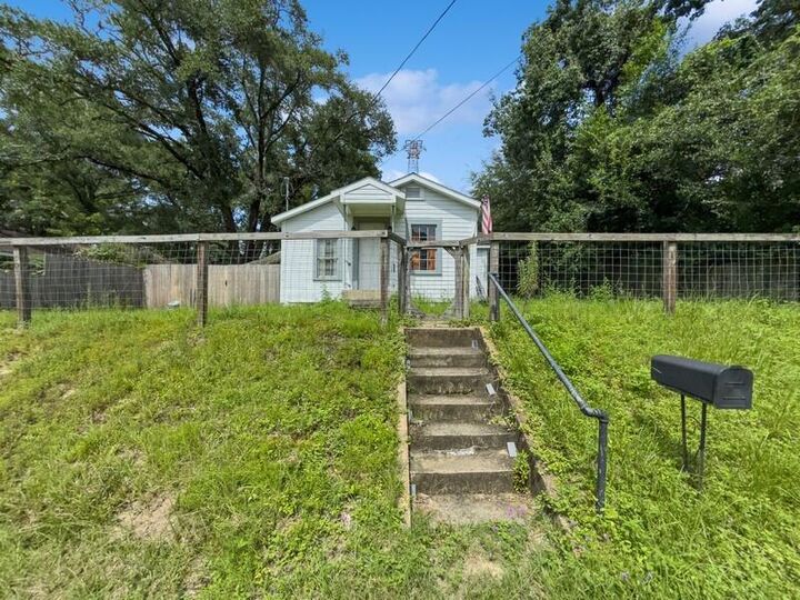 Property Photo: 383 N Booker Street FL 32536