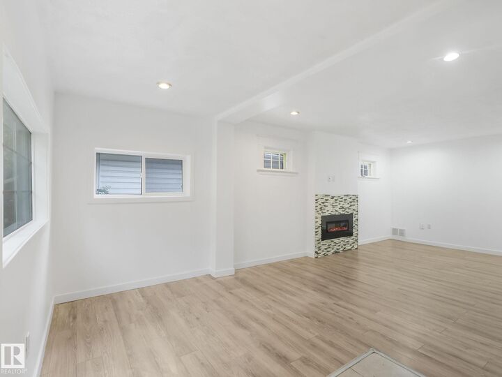 Property Photo:  11542 97 Street NW  AB T5G 1X8 