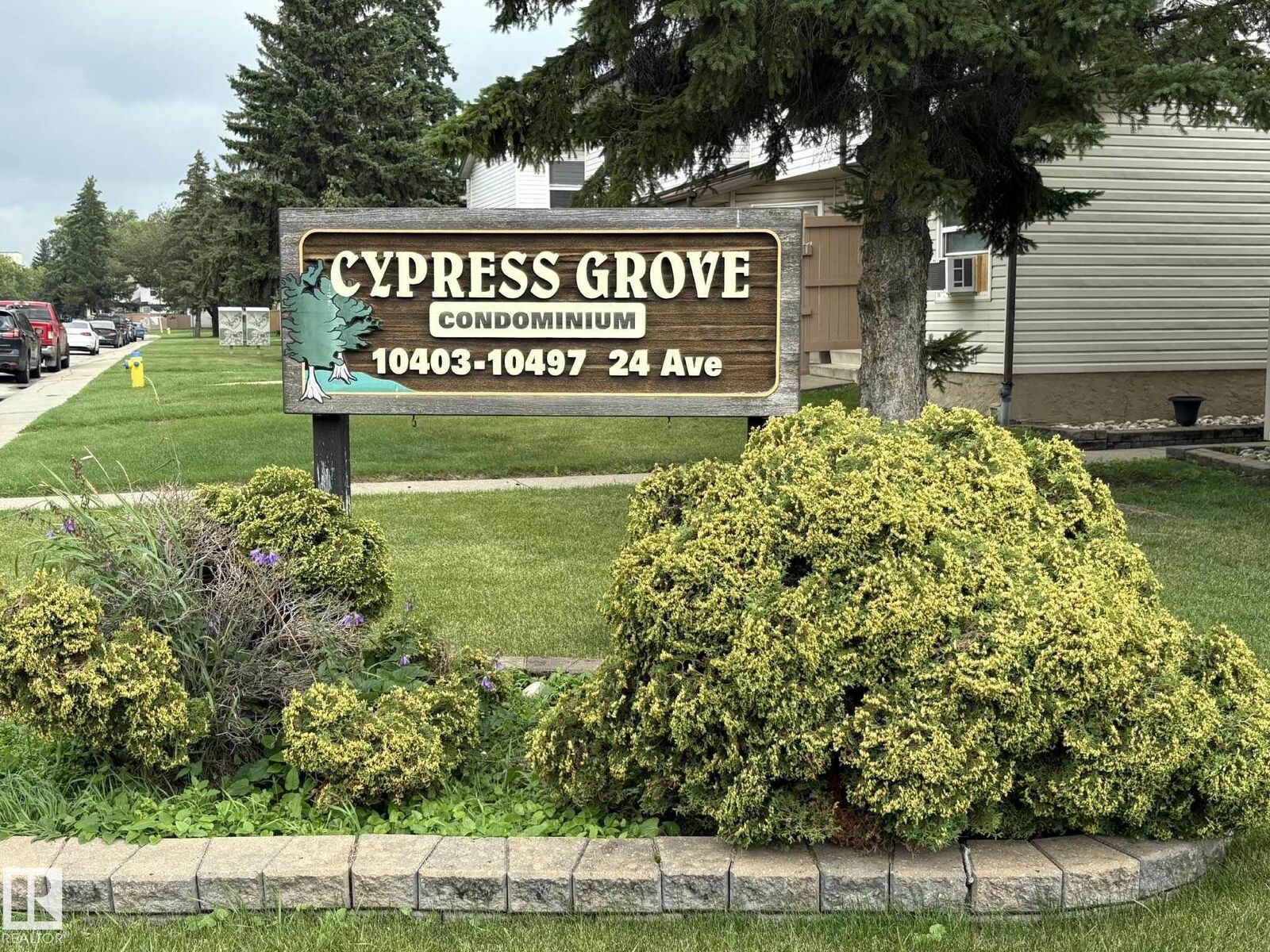 Property Photo: 10405 24 Avenue NW AB T6J 4S2