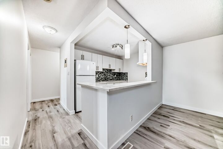 Property Photo:  2908 105A Street NW 202  AB T6J 4J4 