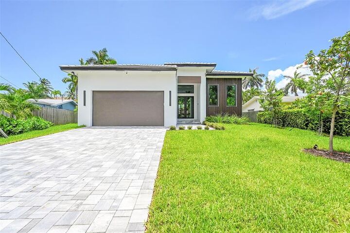 Property Photo: 656 NW 21st St FL 33311