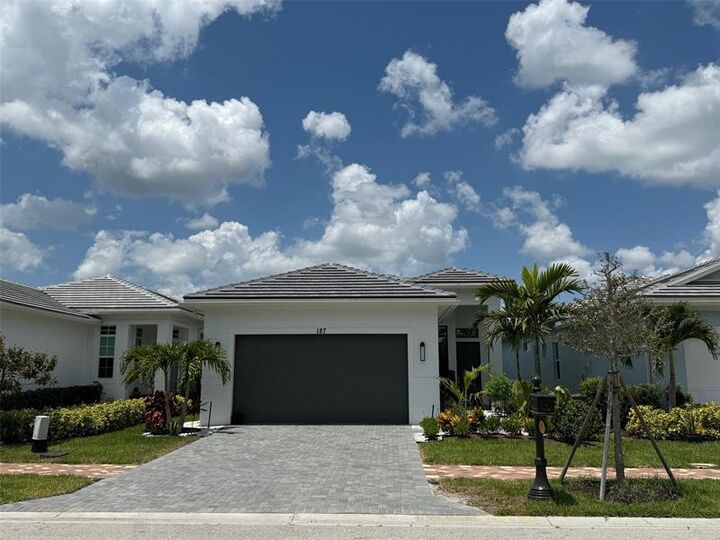 Property Photo: 187 SE Via Sangro FL 34952