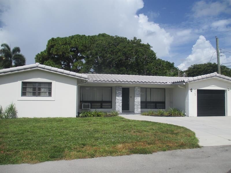 Property Photo: 1703 NE 24th St FL 33305