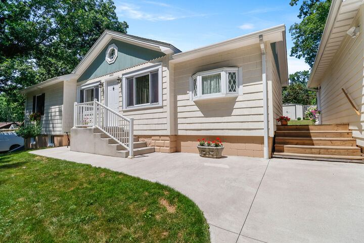 Property Photo:  1401 Oriole Road  IN 46383 