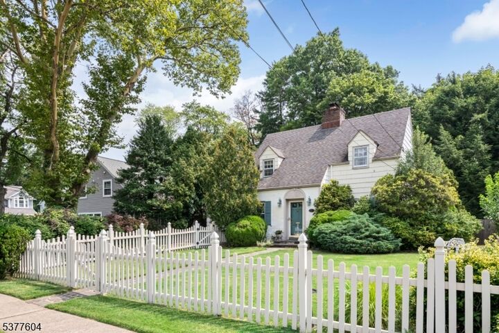260 Sheridan Ave  Hohokus Boro NJ 07423 photo