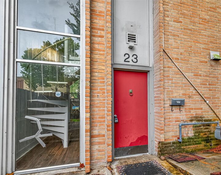 Property Photo: 8211 Katy Freeway 23 TX 77024