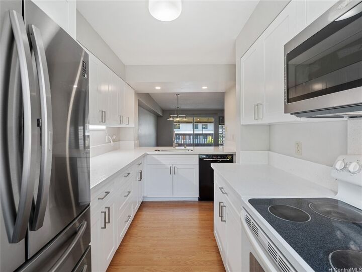 Property Photo: 98-941 Moanalua Road 403 HI 96701