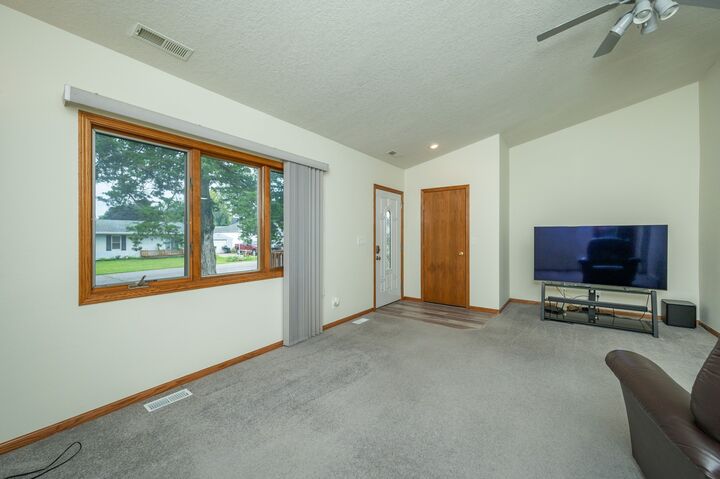 Property Photo:  420 NE 141st Place  IA 50007 