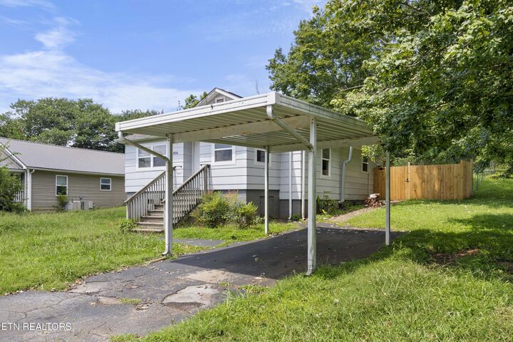 Property Photo: 806 Commerce St TN 37774
