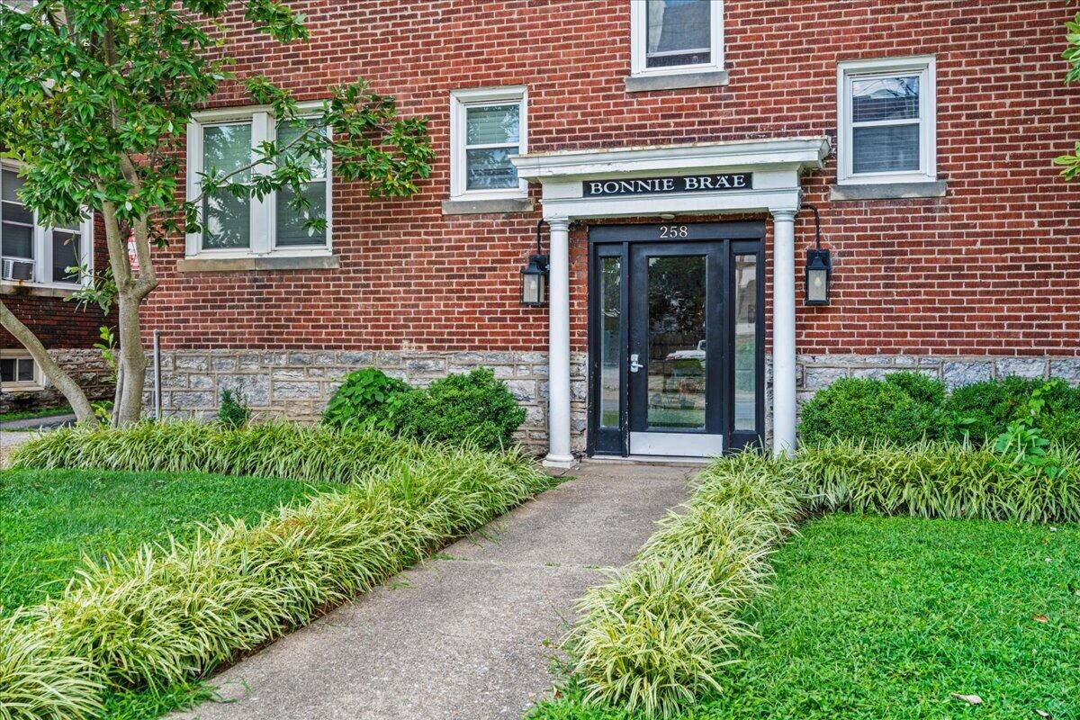 Property Photo:  258 E High Street 204  KY 40507 