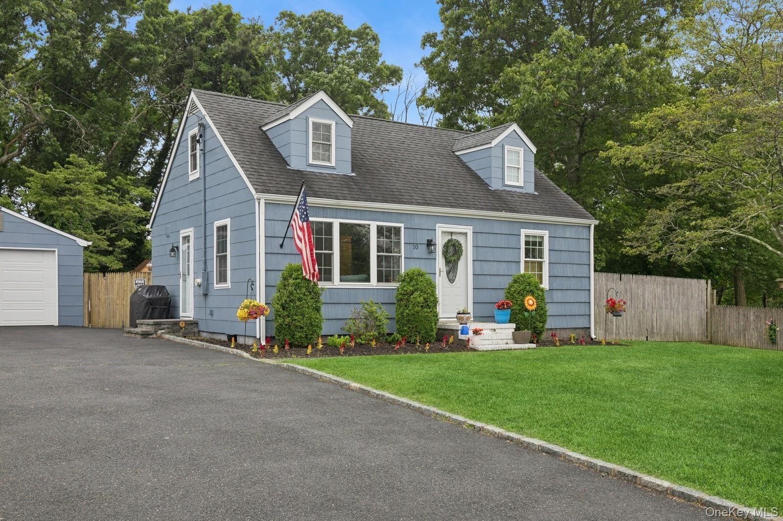 Property Photo:  10 Elm Street  NY 11772 
