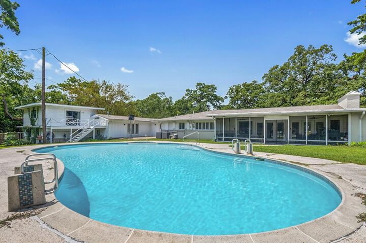 Property Photo: 909 Covington Drive TX 75904