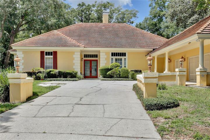 Property Photo: 1726 Majestic Oak Drive FL 32712