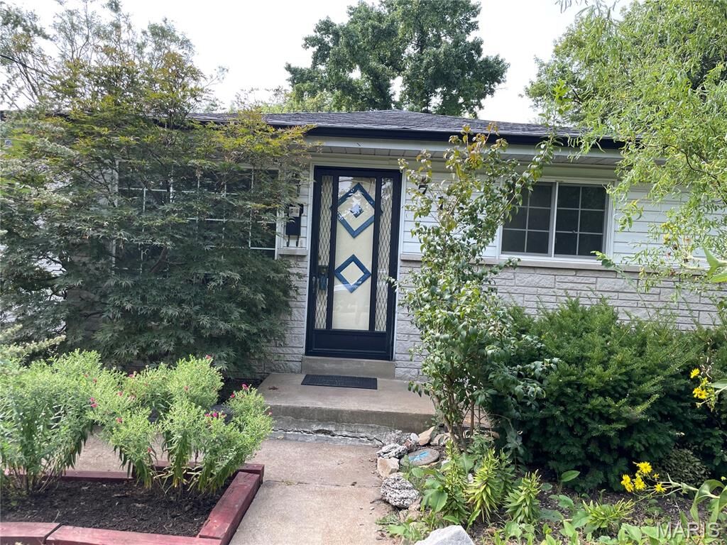 Property Photo: 7138 Rabenberg Place MO 63143