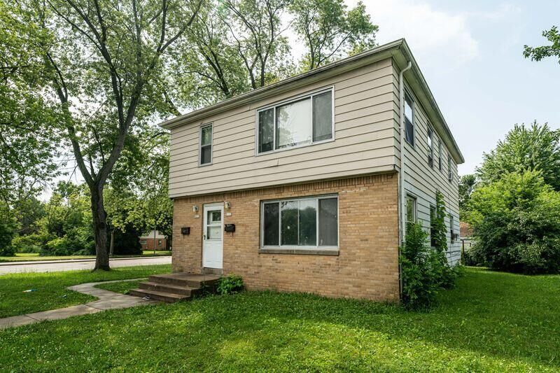 Property Photo: 5101 W Lincoln Creek Dr 5103 WI 53218