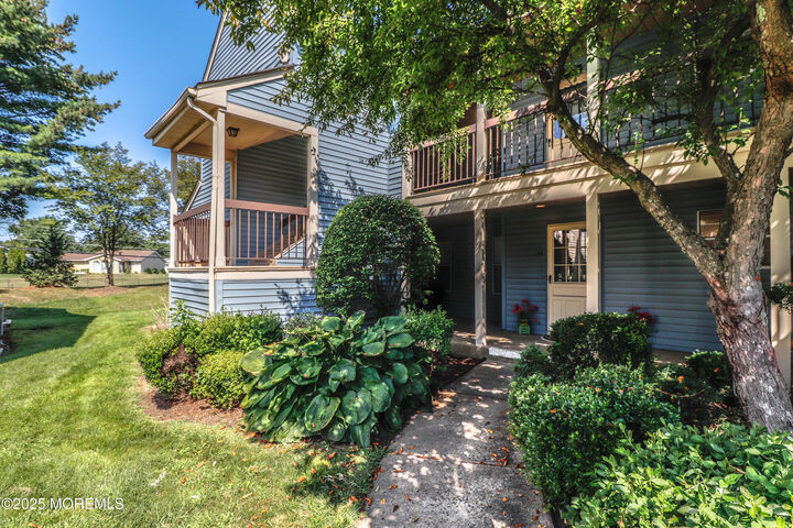 Property Photo:  8 Benjamin Franklin Drive 8E  NJ 08831 