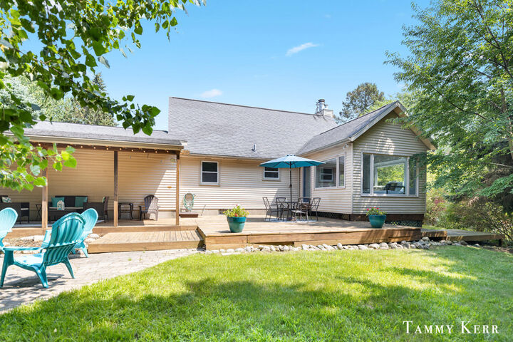 Property Photo: 98 Algonquin Avenue MI 49424