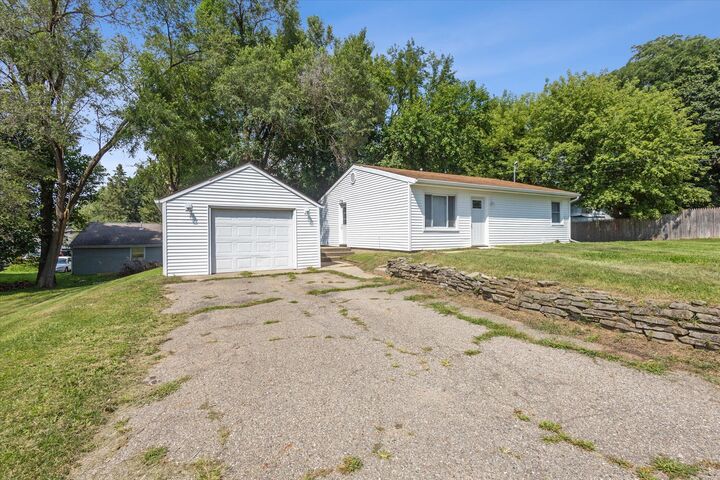 Property Photo: 906 Floyd Avenue MI 49203