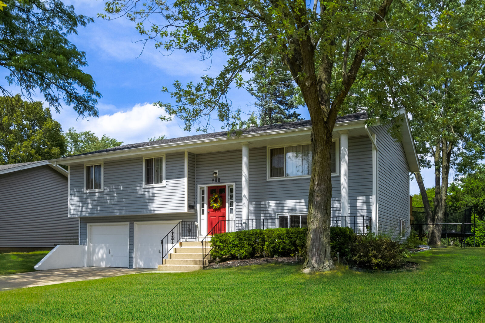 Property Photo: 908 Jeffery Court IL 60193