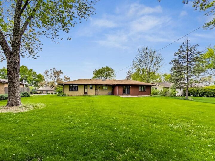 Property Photo: 6027 S Lincoln Avenue IL 60532