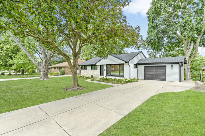 931 Holmes Avenue  Deerfield IL 60015 photo