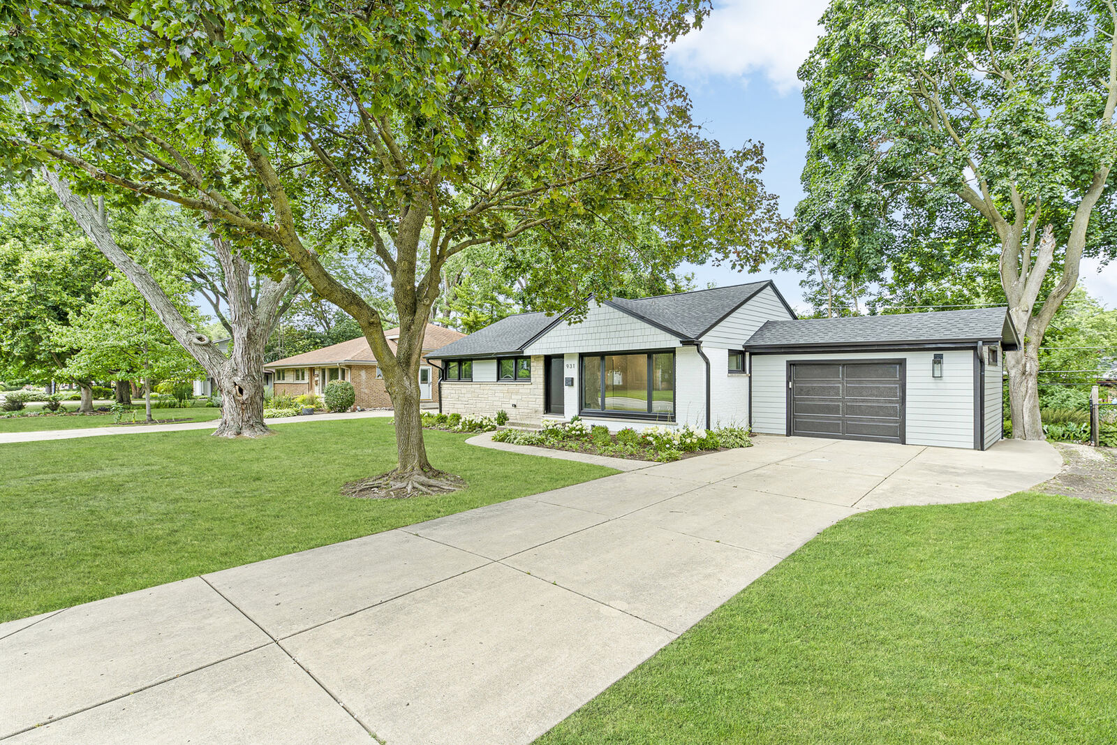Property Photo: 931 Holmes Avenue IL 60015
