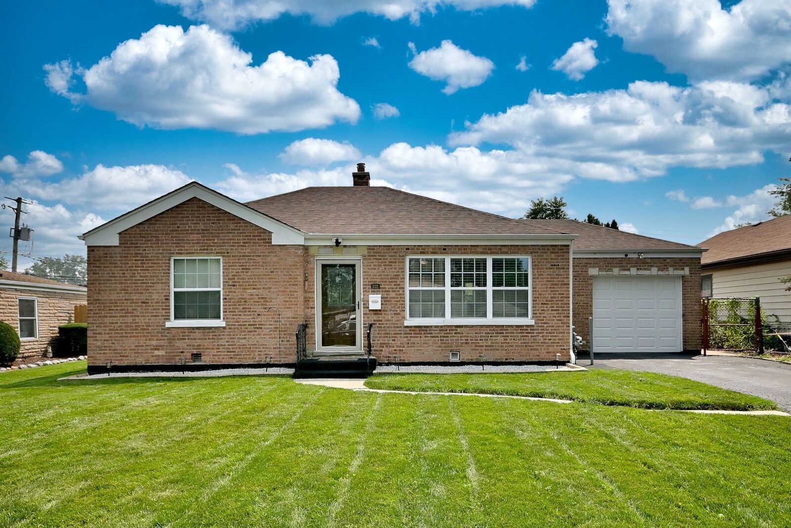 Property Photo: 227 Parkview Drive IL 60164