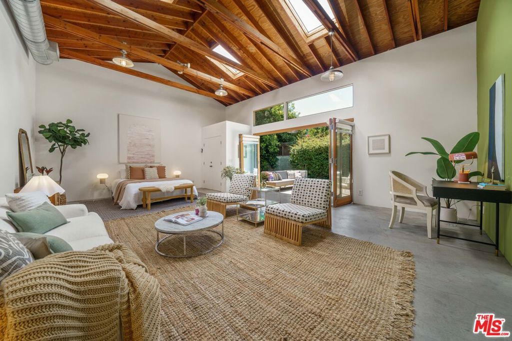 Property Photo: 12432 Hesby Street CA 91607