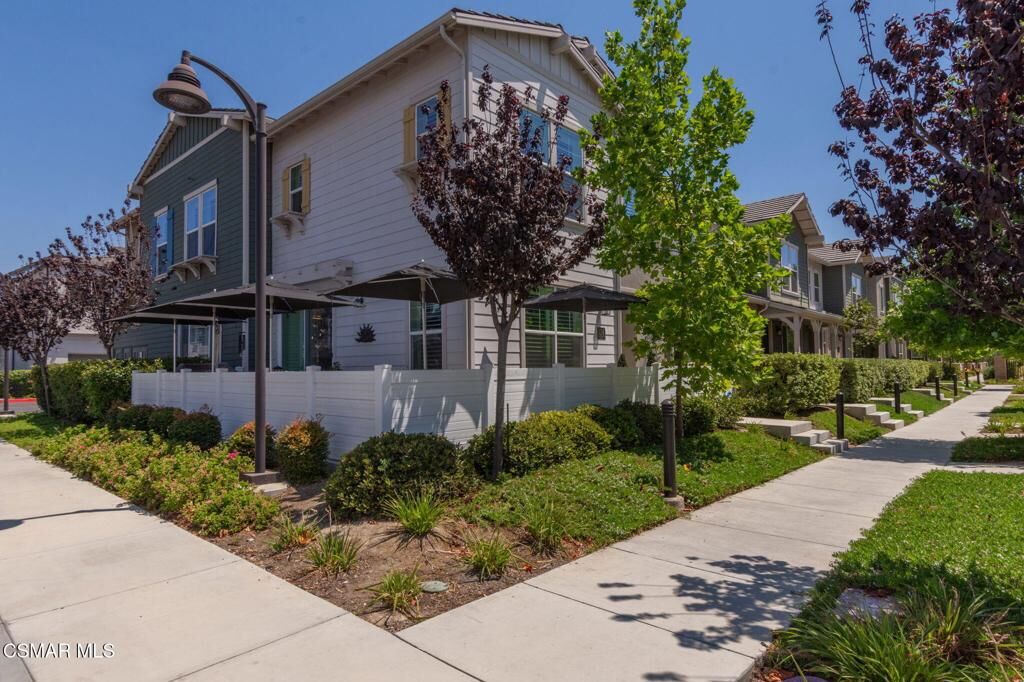 Property Photo:  114 Red Brick Drive 1  CA 93065 