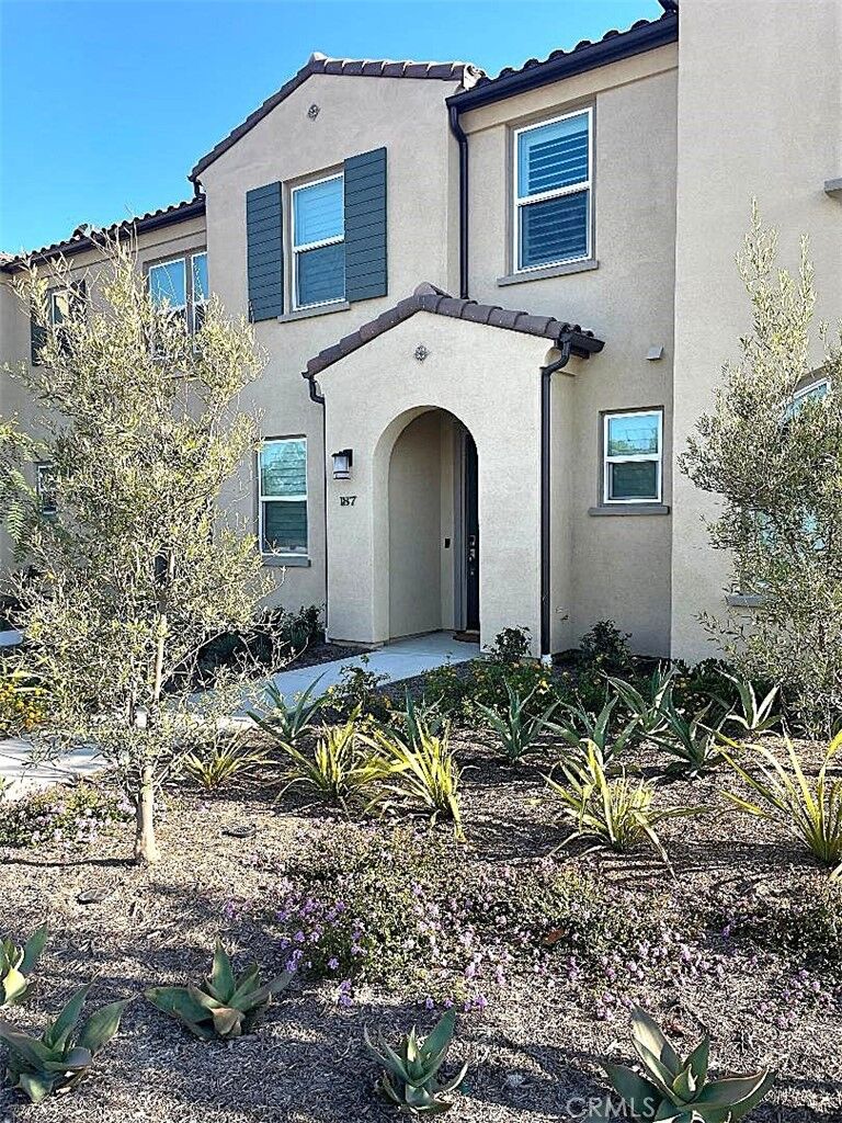 Property Photo:  187 Capistrano Drive 187  CA 93004 