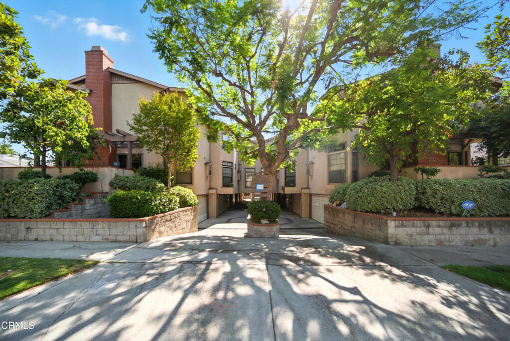 Property Photo:  832 Magnolia Avenue 2  CA 91106 